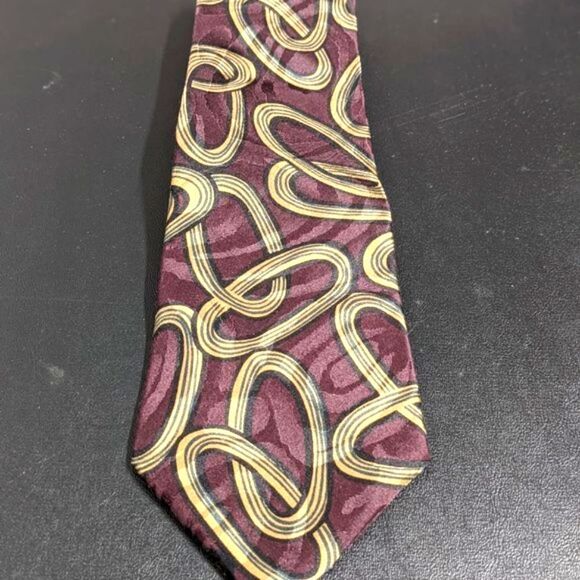 Vintage Geoffrey Beene Men's 100% Silk Tie -Interlocking Circle Motif - Picture 9 of 10